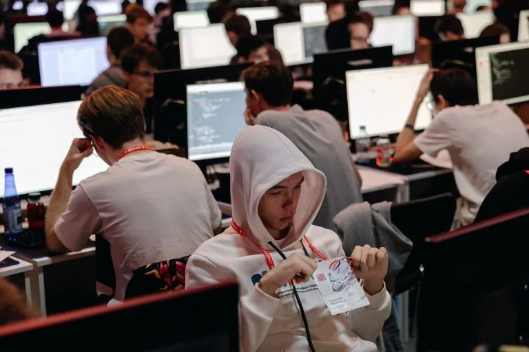 CTF (Capture The Flag)